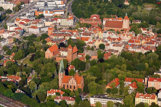 Olsztyn, panorama Starego miasta od strony NW. EU, PL, warm-maz. Lotnicze.